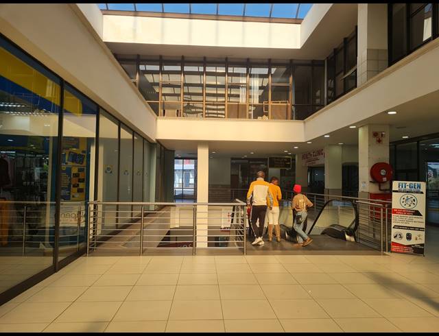 189M² RETAIL TO LET IN HALFWAY HOUSE